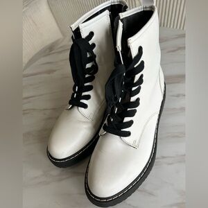 Madden Girl Steve Madden White Combat Boots Lug Sole Lace Up Side Zip Sz 8.5